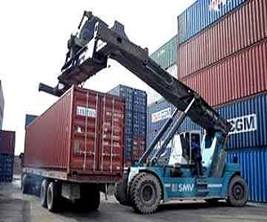 مصر اليوم - مد فترة الحصول على بطاقات استيرادية ببورسعيد