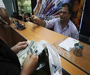   مصر اليوم - شركات الصرافة ترفع أسعار الدولار ١٣ قرشًا لزيادة أرباحها