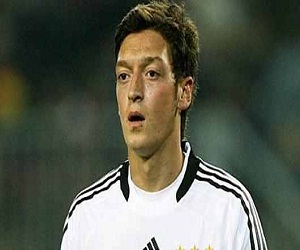 مصر اليوم - أوزيل يتفوق على نفسه و ينحي كاكا و لوكا