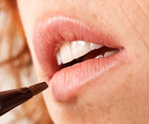 مصر اليوم - 6 أسباب تسبب جفاف الشفتين الشائع في الشتاء