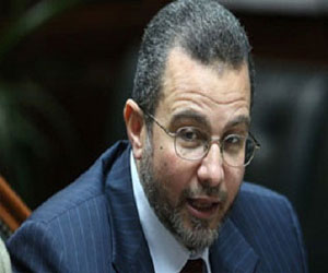   مصر اليوم - قنديل يبحث تطوير العشوائيات وتحويلها إلى مناطق منتجة