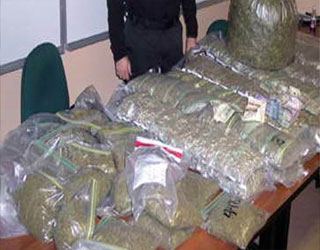   مصر اليوم - إخلاء سبيل 3 أشخاص ضبطوا بحوزتهم مخدرات في العريش