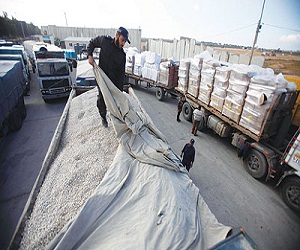 مصر اليوم - 62 شاحنة محملة بمواد البناء دخلت غزة السبت