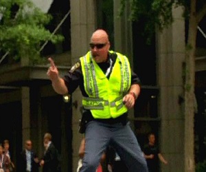 مصر اليوم - أميركية تضرب شرطيًا لتدخل السجن