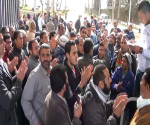   مصر اليوم - عمال اليومية في القناة يتظاهرون للمطالبة بالتعيين