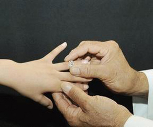 مصر اليوم - إنهاء قضية زواج قاصر من تسعيني بالطلاق في السعودية