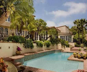   مصر اليوم - النجمة ميشيل لي تبيع منزلها في لوس أنجلوس بـ 7.4 ملايين دولار