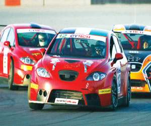 مصر اليوم - انطلاق مهرجان دبي لرياضة السيارات