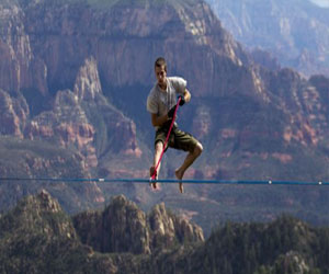   مصر اليوم - عرض توازن رائع من عشاق المغامرة في صحراء أريزونا