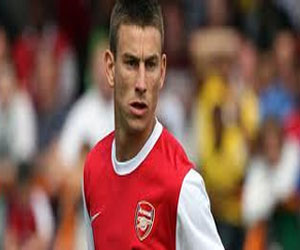 مصر اليوم - فينجر: كوسيلني مدافع أرسنال يغيب 3 أسابيع