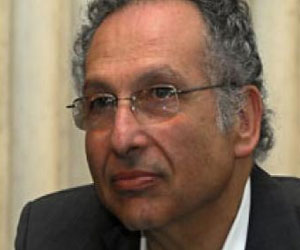   مصر اليوم - ممدوح حمزة يتساءل عن موقف الرئيس مما حدث أمام الدستورية