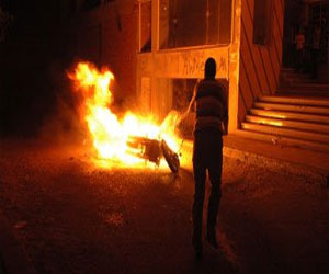   مصر اليوم - انتداب نائب مأمور قسم السويس لمعاينة مقر الحرية والعدالة المحترق