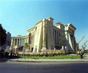   مصر اليوم - الدستورية العليا تنفي أنباء بشأن اجتماع أعضائها لبحث عزل الرئيس