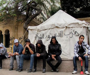   مصر اليوم - الهدوء يسود اعتصام قصر الاتحادية وتزايد في أعداد خيام المعتصمين