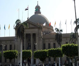   مصر اليوم - الحرية والعدالة والنور يقيمان منصتين أمام بوابة جامعة القاهرة