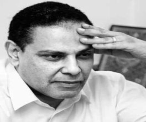 مصر اليوم - علاء الأسواني يناقش اليوم لماذا دستور الإخوان المسلمين في المقطم