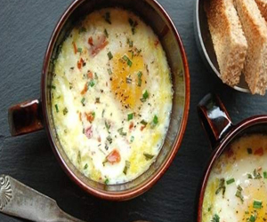 مصر اليوم - بيض بالأعشاب