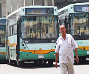   مصر اليوم - 4 ضباط يعتدون بالضرب على سائق في هيئة النقل العام