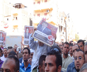 مصر اليوم - وقفة لتأييد مرسي في الأقصر