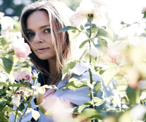   مصر اليوم - ستيلا مكارتني تؤكد أن الجمع بين العمل والأسرة مهمة شاقة