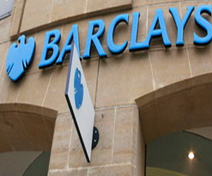 مصر اليوم - بنك باركليز ينفى تعرضه إلى حريق إثر اشتباكات محمد محمود