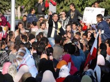 مصر اليوم - القوى المدنية تنظم وقفه احتجاجيه ضد مرسي في الإسماعيلية