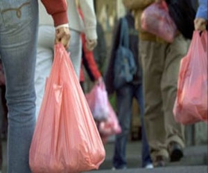   مصر اليوم - دعوات لمنع استخدام الأكياس البلاستيك والزجاجات على مستوى العالم