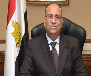 مصر اليوم - سمير إمبابى يتفقد مبنى الركاب الجديد في مطار الغردقة