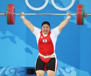   مصر اليوم - تقاعد رافعة الأثقال الكورية الجنوبية جانغ مي ران