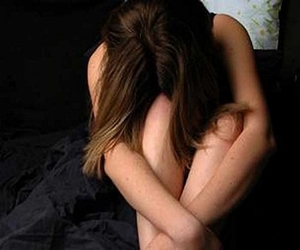  مصر اليوم - عشرات آلاف النساء يتعرضن للاغتصاب سنويا في بريطانيا