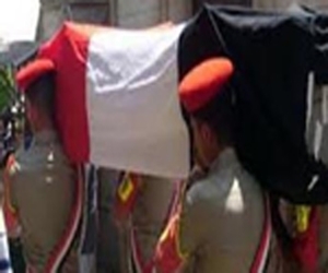   مصر اليوم - جنازة عسكرية لأمين شرطة قتله مسلحون في قنا