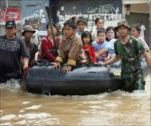 مصر اليوم - 5 قتلى على الأقل في فيضانات بمقاطعة جنوب سولاويسي الأندونيسية