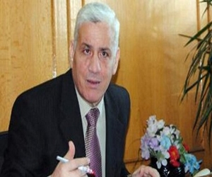   مصر اليوم - محافظ الإسماعيلية يزور الكنائس للتهنئة بعيد الميلاد