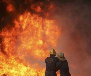   مصر اليوم - السيطرة على حريق هائل في مبنى مكافحة المخدرات في السويس