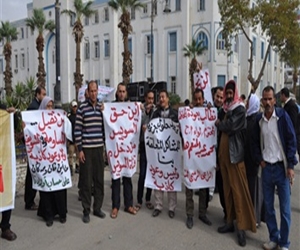   مصر اليوم - الشرطة تنهي احتجاز الباعة الجائلين لمحافظ السويس في مكتبه