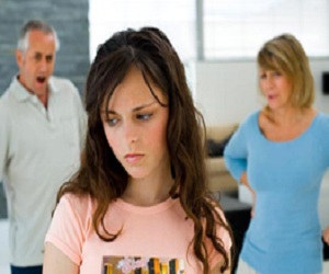   مصر اليوم - التأنيب في الطفولة يمكن أن يسبب أمراض القلب والربو