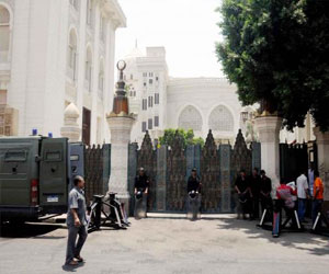   مصر اليوم - تعزيزات أمنية تصل إلى قصر ''الإتحادية''