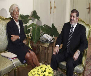   مصر اليوم - نشطاء مصريون يحتجون على زيارة  لاغارد إلى القاهرة