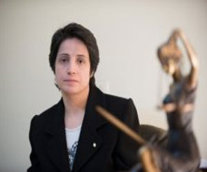 مصر اليوم - الإيرانية نسرين ستودة توقف إضرابها عن الطعام