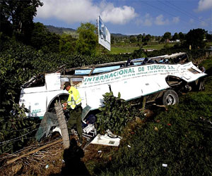 مصر اليوم - مقتل 26 إثر انقلاب حافلة في كولومبيا