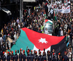   مصر اليوم - آلاف الأردنيين يتظاهرون ضد رفع الأسعار