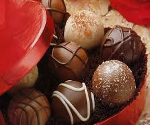 مصر اليوم - دراسة: تحذير المرأة من أكل الشوكولا يدفعها إلى الإكثار منه