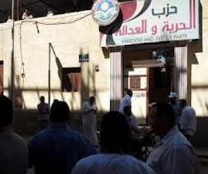   مصر اليوم - النيابة تعاين مقر الحرية والعدالة ودعوات إلى طرد محافظ السويس