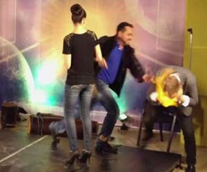   مصر اليوم - احتراق ساحر أميركي أثناء عرضه التلفزيوني