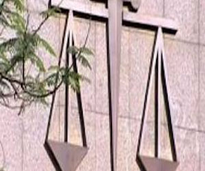   مصر اليوم - محكمة في مركز الأقصر تخرق إضراب القضاة