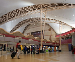 مصر اليوم - عاملي مطار شرم الشيخ ينهون إضرابهم تقديرًا للظروف