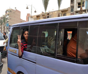   مصر اليوم - السويس:أنباء عن منع الأمن مرور أتوبيسات تقل متظاهرين إلى الاتحادية