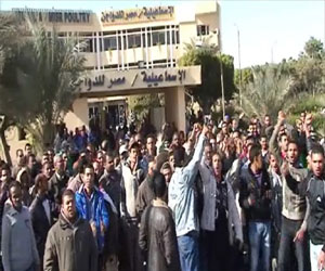 مصر اليوم - اعتصام عمال شركة دواجن يمتلكها الشيخ صالح كامل