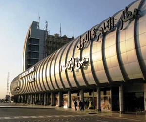   مصر اليوم - وقفة احتجاجية للعاملين في القطاع الهندسي في المطار للمطالبة بزيادة بدل المخاطر