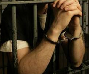 مصر اليوم - والدة سجين مغربي تتهم السلطات بتغييب عقله